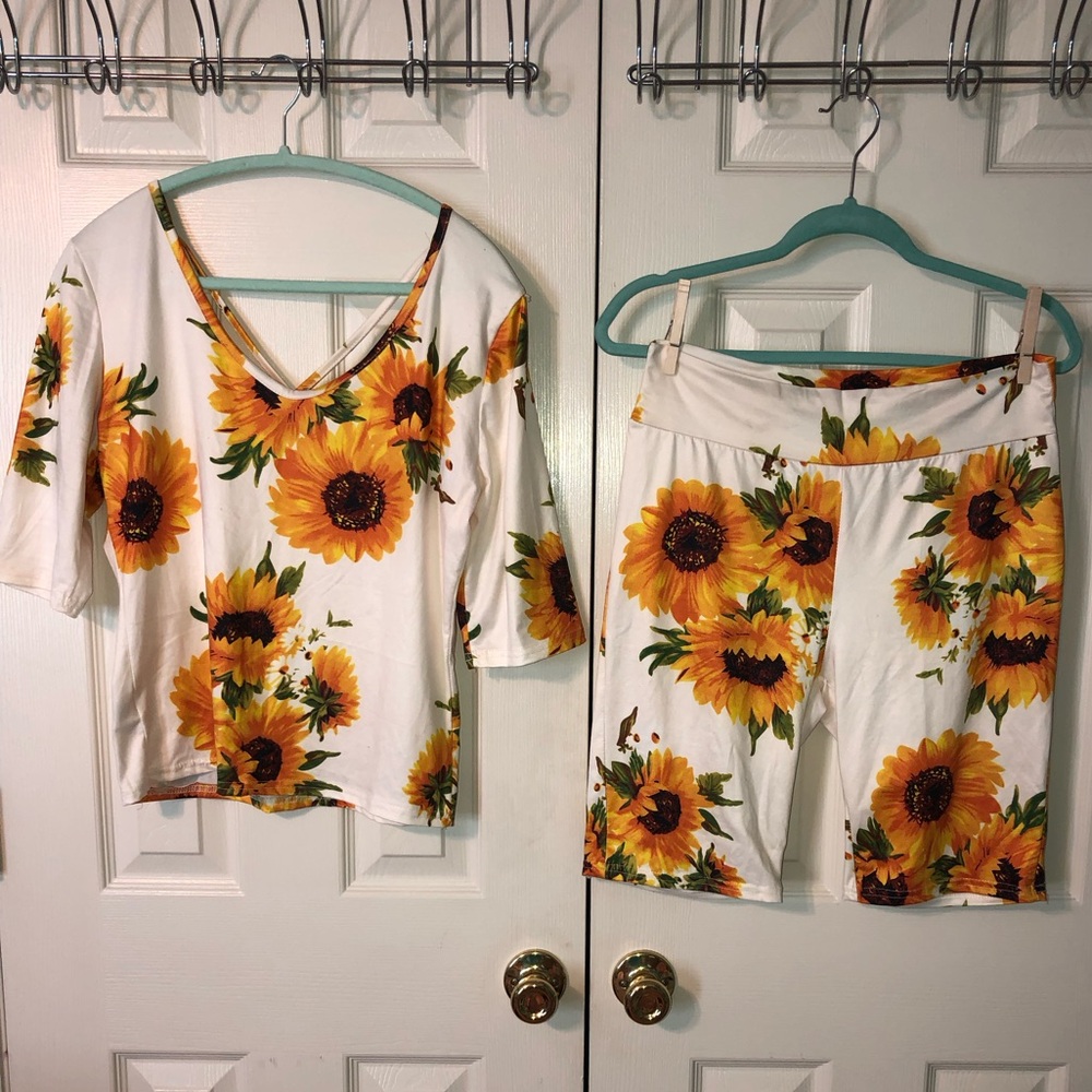 Fashion Nova Sunflower Biker Shorts Matching Set, Size: L, Color: Multi
